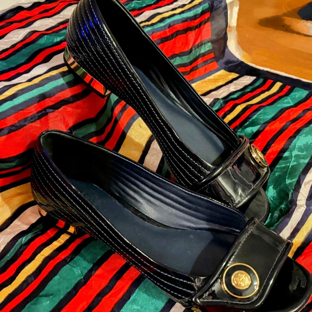 Tori Burch Patent Leather peep toe Flats. - Picture 3 of 3